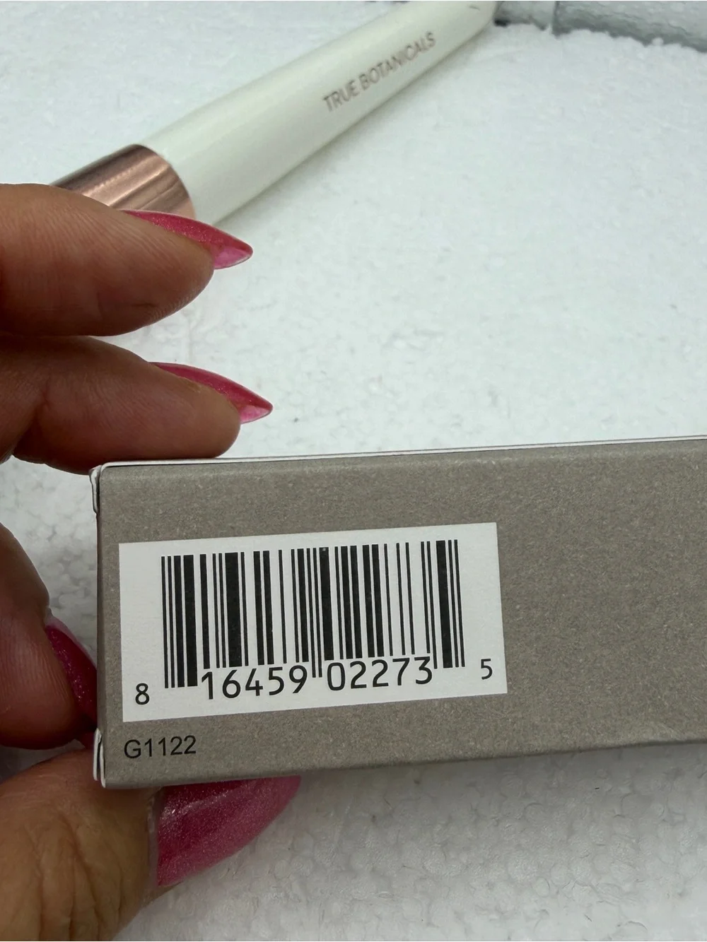 True Botanicals Flawless Brush – White Handle with Rose Gold Ferrule